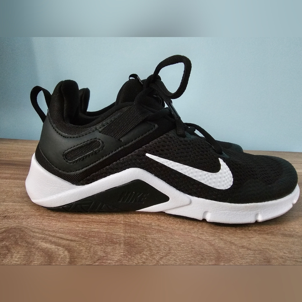 Nike legend sneakers